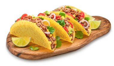 Meksika usulü taco ya da tahta servis tahtasına doldurulmuş sığır etli tortilla. Dosya kırpma yolu içeriyor.