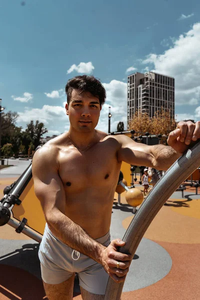 Guy Inflated Caucasian Athlete Doing Fitness Street Playground Street Workout — Stock Photo, Image