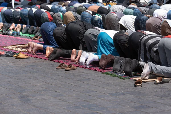 Marokkók Imádkoznak Ramadán Szőnyegen Testtartás Mujut Másolás Tér — Stock Fotó