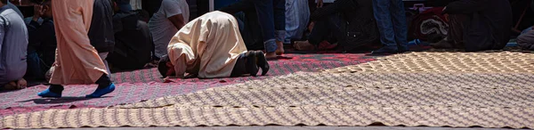 Marroquino Orando Ramadã Tapete Mujut Postura Espaço Cópia — Fotografia de Stock