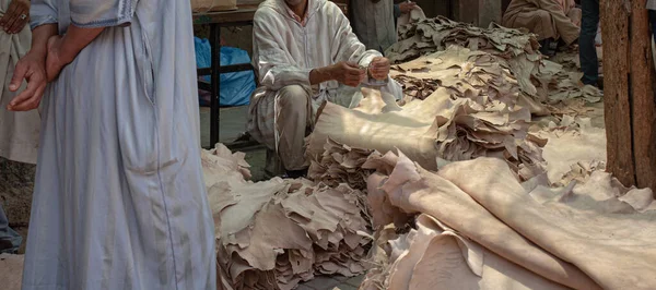 Επιχείρηση Πώλησης Και Αγοράς Δέρματος Γούνας Μαρόκο Μαρακές — Φωτογραφία Αρχείου