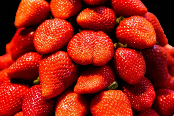 Morangos Vermelhos Empilhados Para Degustar — Fotografia de Stock