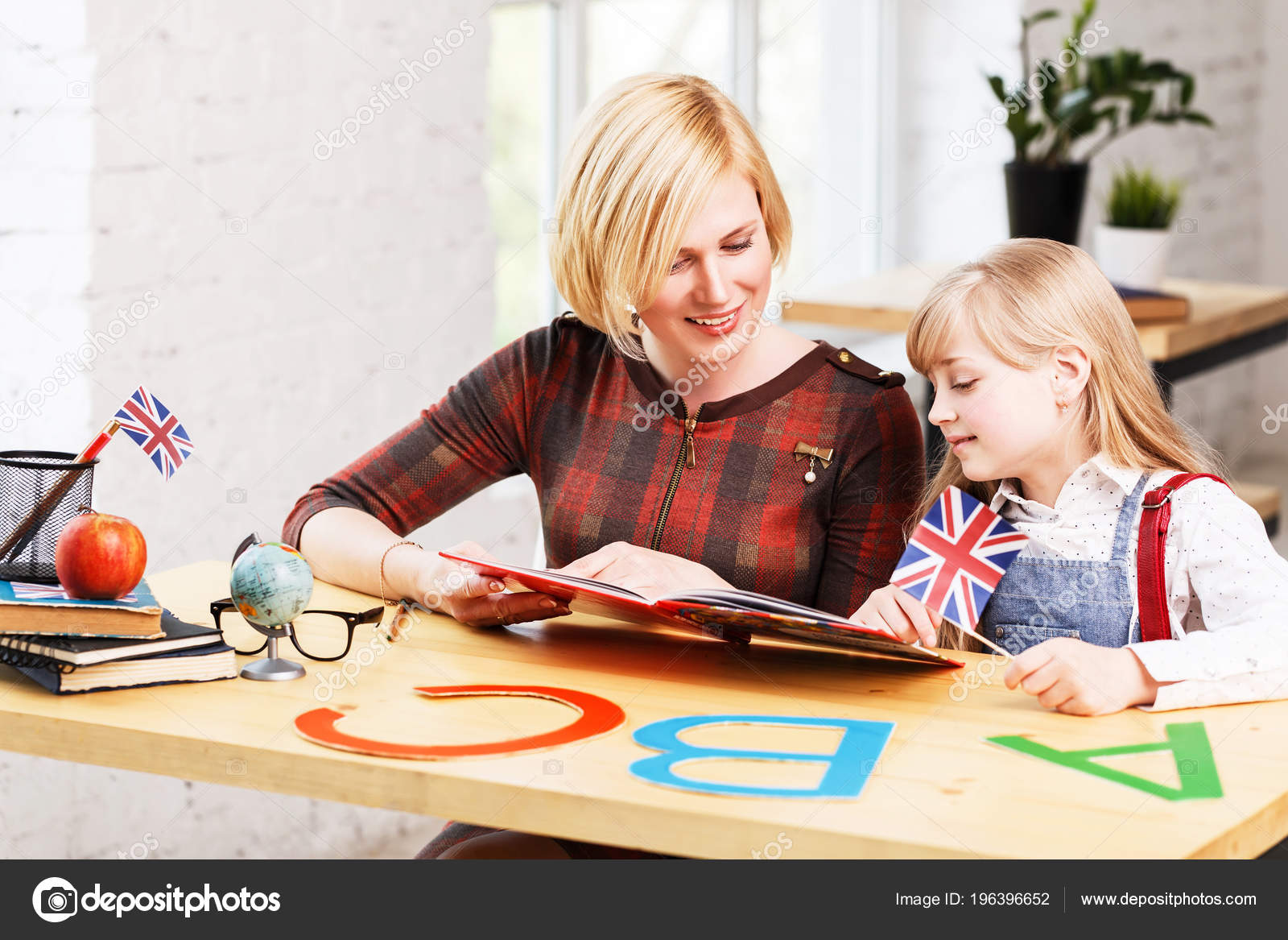 studying-english-language-stock-photo-proimagecontent-196396652