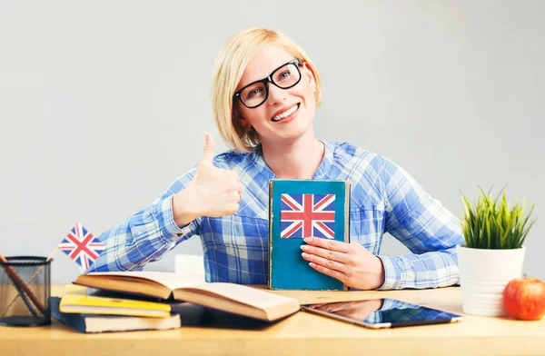 Donna studia inglese — Foto Stock