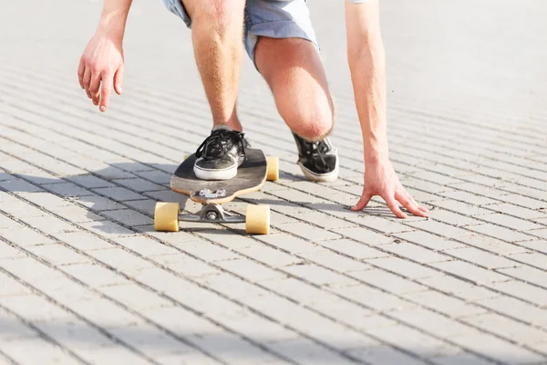 Nízké nastavení skateboardista — Stock fotografie