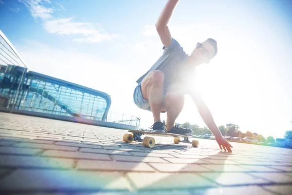 Low Set by Skateboarder — Stock Photo, Image