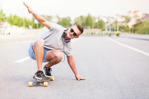 Fahrt mit dem Skateboarder — Stockfoto