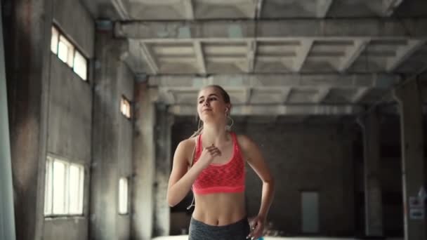 Girl in earphones Goes Jogging — стоковое видео
