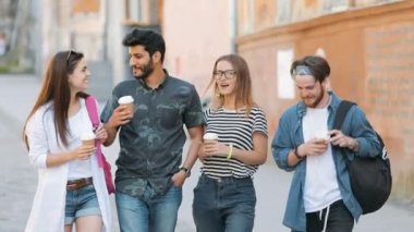 Kahve ile arkadaş yürüyüş