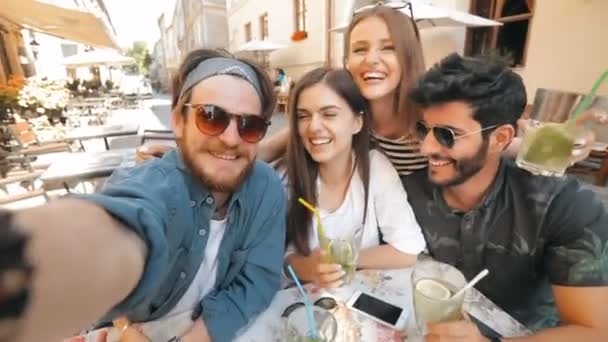 Diák részt vesz a vicces Selfie — Stock videók