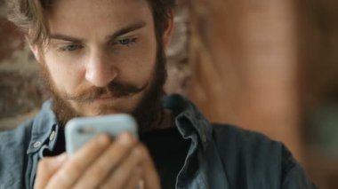 Adam da Internet'e gözatabilir