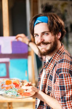 Sakallı sanatçı Holding paleti