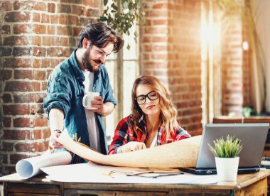 Planı plan üzerinde tartışırken iddialı Mimarlar