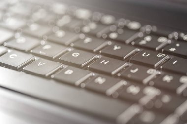 Siyah bilgisayar klavyesi