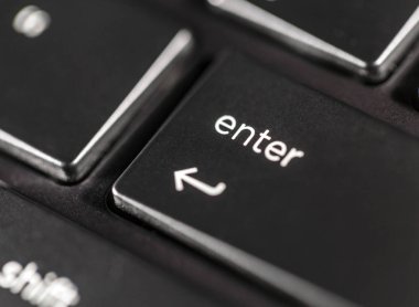 Siyah bilgisayar klavyesi