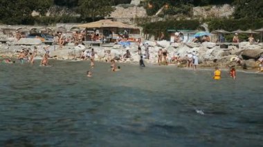 Yaz aylarında deniz kenarında