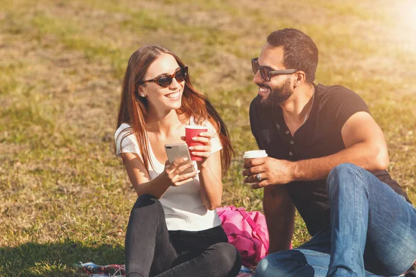 İki öğrenci kahve içme