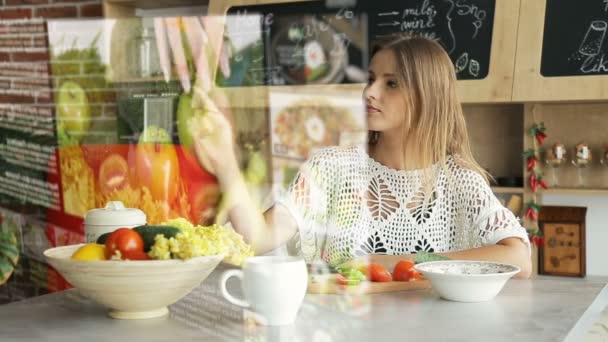 Kadın kullanır Hologram Panel mutfak — Stok video