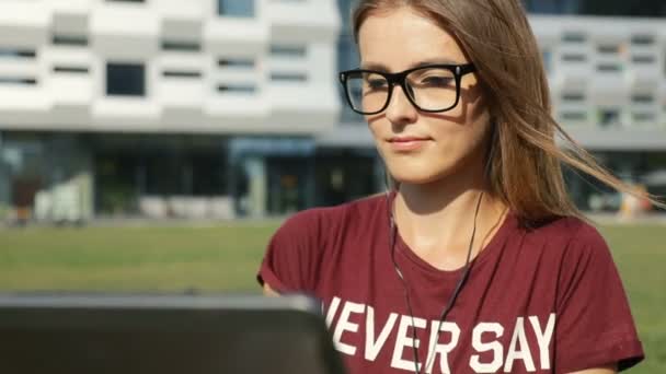 Estudiante antes de Universidad — Vídeo de stock