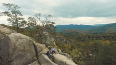 Dön arkadaşlarım var.