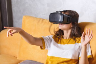 Esmer kız test Vr aygıt