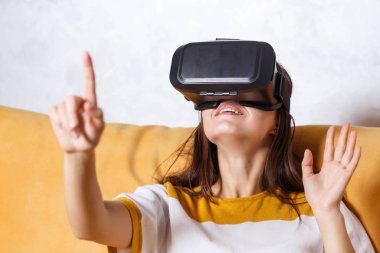Esmer kız test Vr aygıt