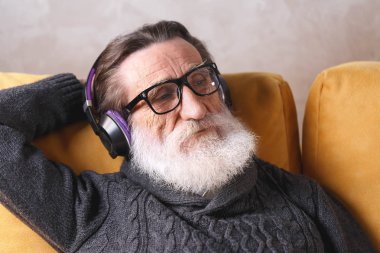 Komuta sizde müzik dinleme