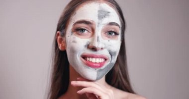 Kil maskesi ile kadın yüz yakın çekim