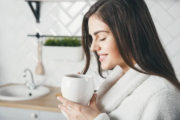 Mujer con café — Foto de Stock