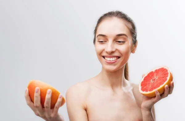 Woman with Grapefruit — Stock Photo, Image