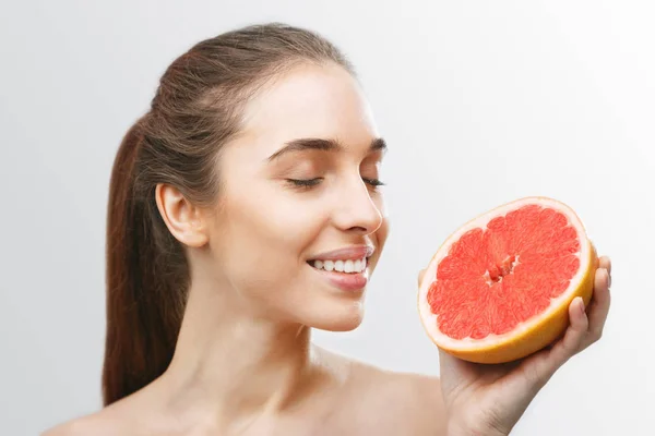 Žena s grapefruit — Stock fotografie