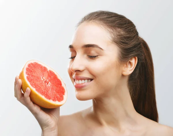 Woman with Grapefruit — Stock Photo, Image