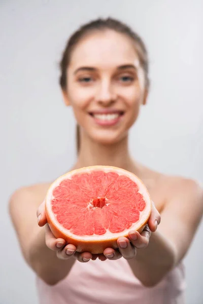 Woman with Grapefruit — Stock Photo, Image