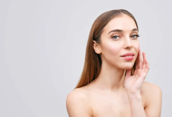 Beauté Portrait de femme aux épaules nues — Photo