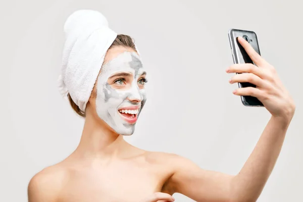 Spa Woman with Face Mask Making Selfie — Stok Foto