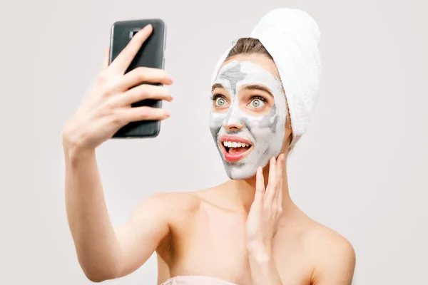 Spa Woman with Face Mask Making Selfie — Stok Foto