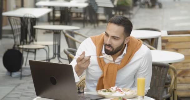 El desayuno al aire libre — Vídeos de Stock