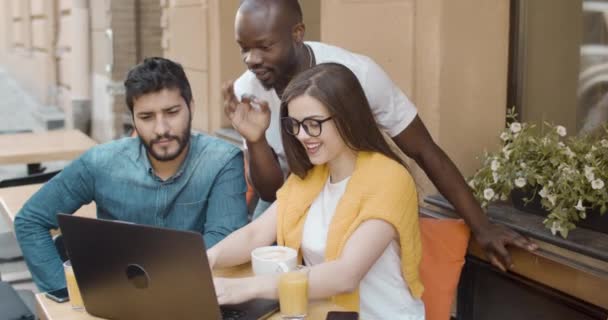 Dando choca esos cinco — Vídeos de Stock