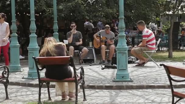 Musicisti di strada a Budapest — Video Stock