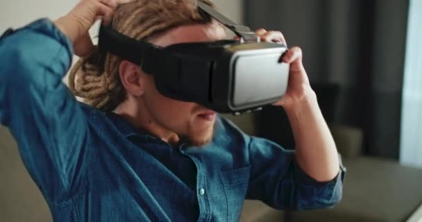 Using Virtual Reality — Stock Video