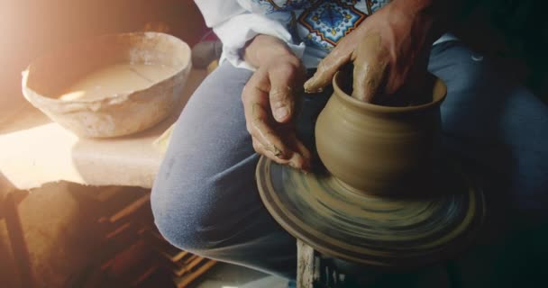 Potters Wheel in werk — Stockvideo