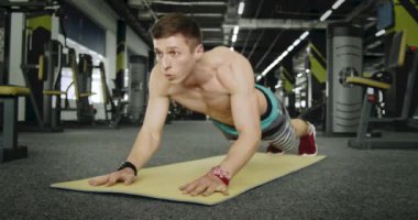 Sporcular Ellerini Sıkıyor