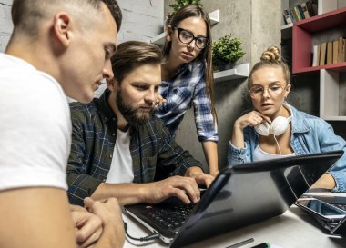 Beyaz Yakalı Saat Ofis Arkadaşı Çalışma