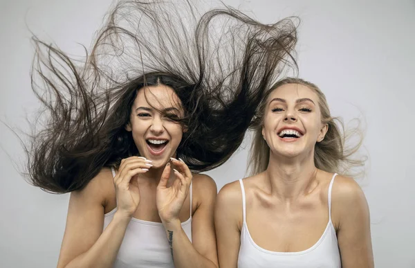 Fluttering Saç ile Güzel Girlfriends