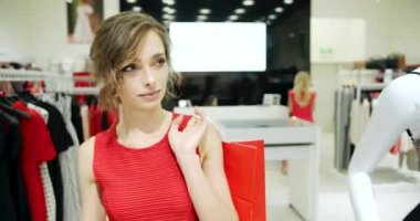 Mutlu Kadın Dükkan bırakarak