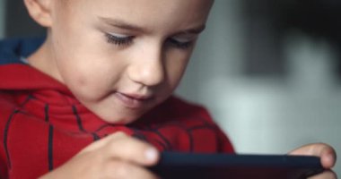 video oyunu oynarken