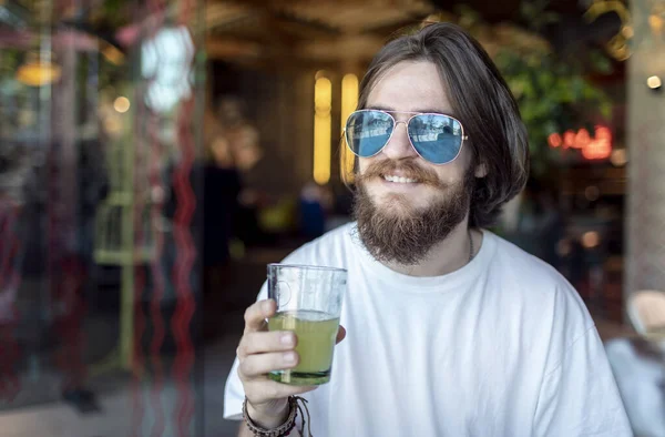 Contented Young Man in Mirrored Sunglasses Enjoys Cocktail — Stock Photo, Image