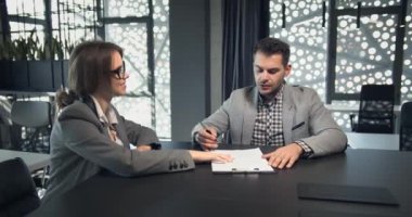 İş Ortakları Belgeleri İmzalıyor