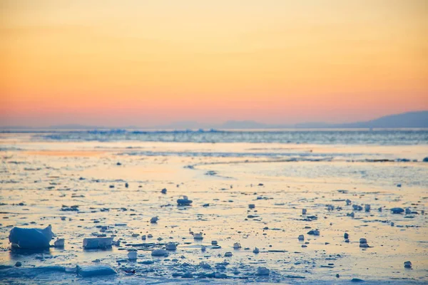 Чудовий Пейзаж Крихітне Сонце Спускається Моря — стокове фото