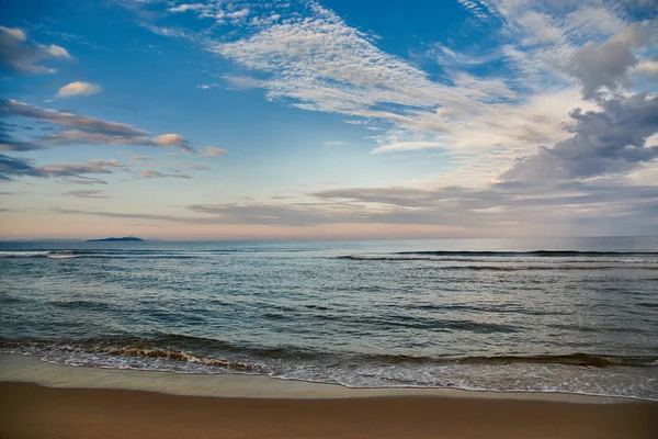 Vista Panoramica Sul Mare Sulla Spiaggia Sabbia — Foto Stock